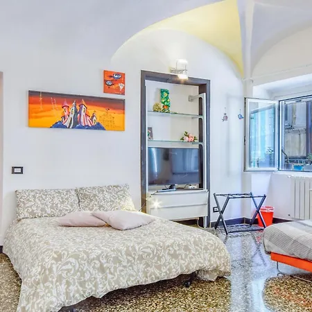 Cozy In With Kitchen Apartment Genoa